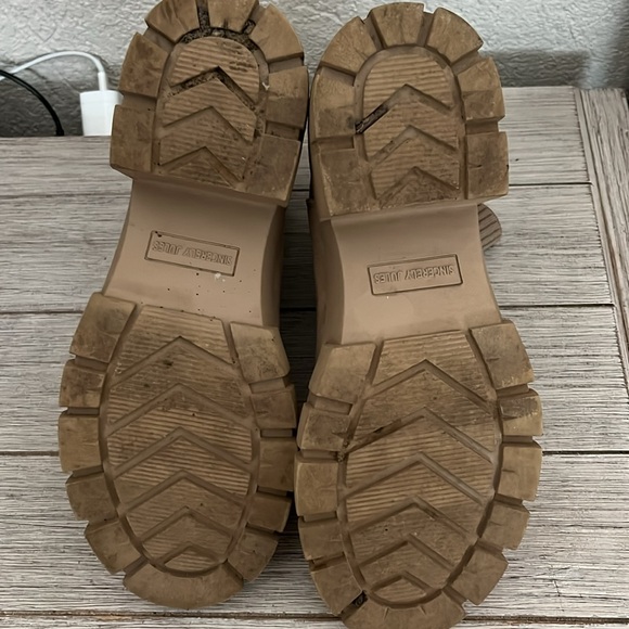 Chelsea Boots - Picture 11 of 14